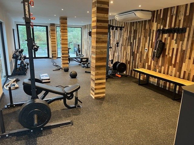 phòng tập thể dục trong container vận chuyển